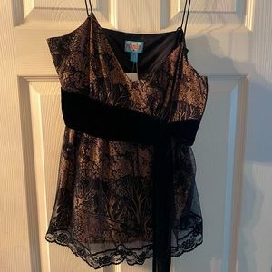Cute camisole with a delicate print with lace over Plenty by Tracy Reese size 6